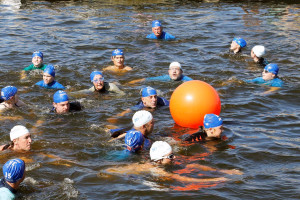 PvdA Schagen zwemt voor ALS